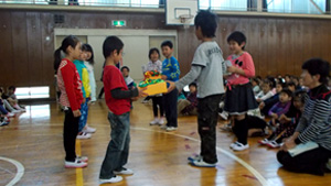 全校遠足の様子