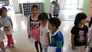 1・2年 学校探検