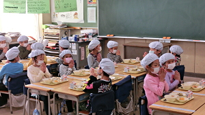 給食