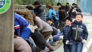 学校周辺の清掃活動