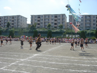 邭