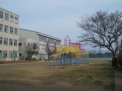 校長室の窓 上郷小学校