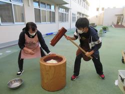 餅つきの様子