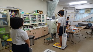 着衣水泳