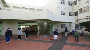 着衣水泳