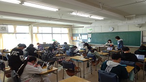 着衣水泳